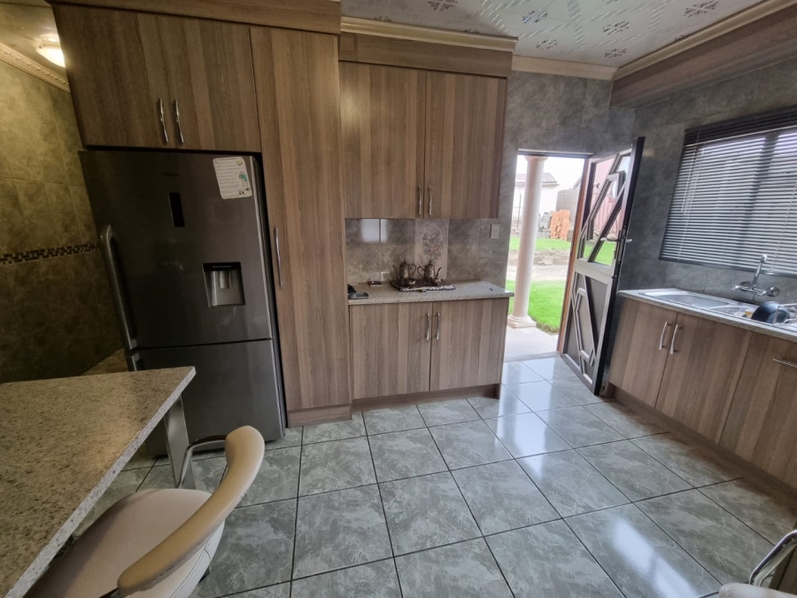 2 Bedroom Property for Sale in Thorisong Free State